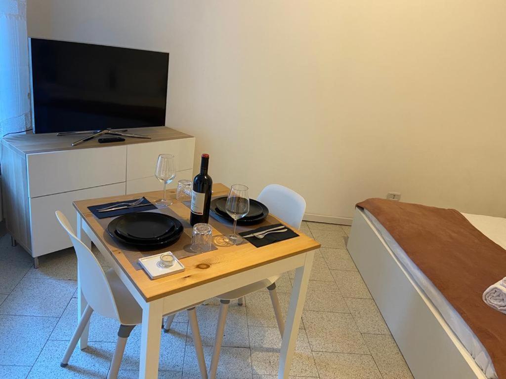 Navigli'S Studio Apartamento Milán Exterior foto